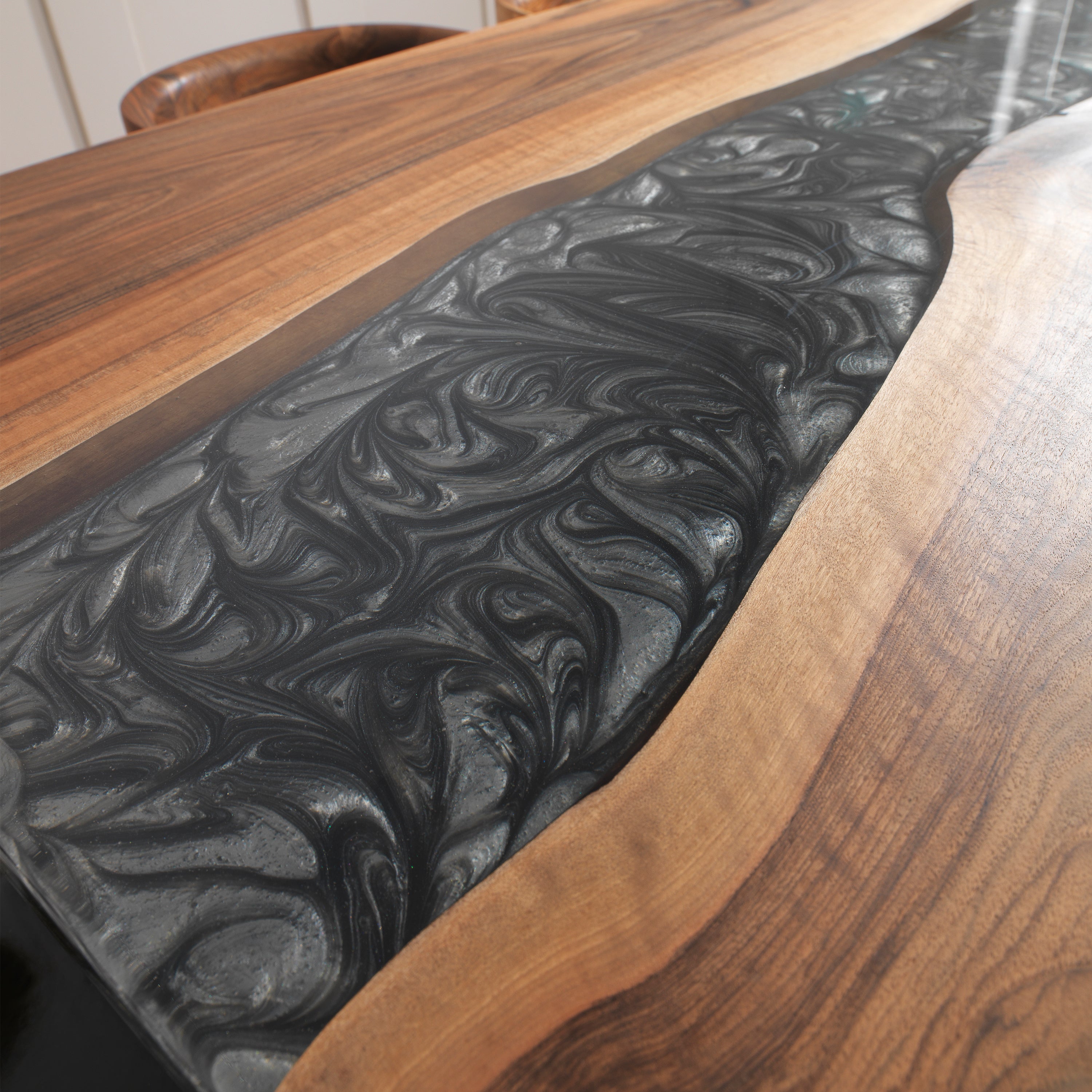 epoxyrivertable-walnutwoodresindiningtable-black_2.jpg