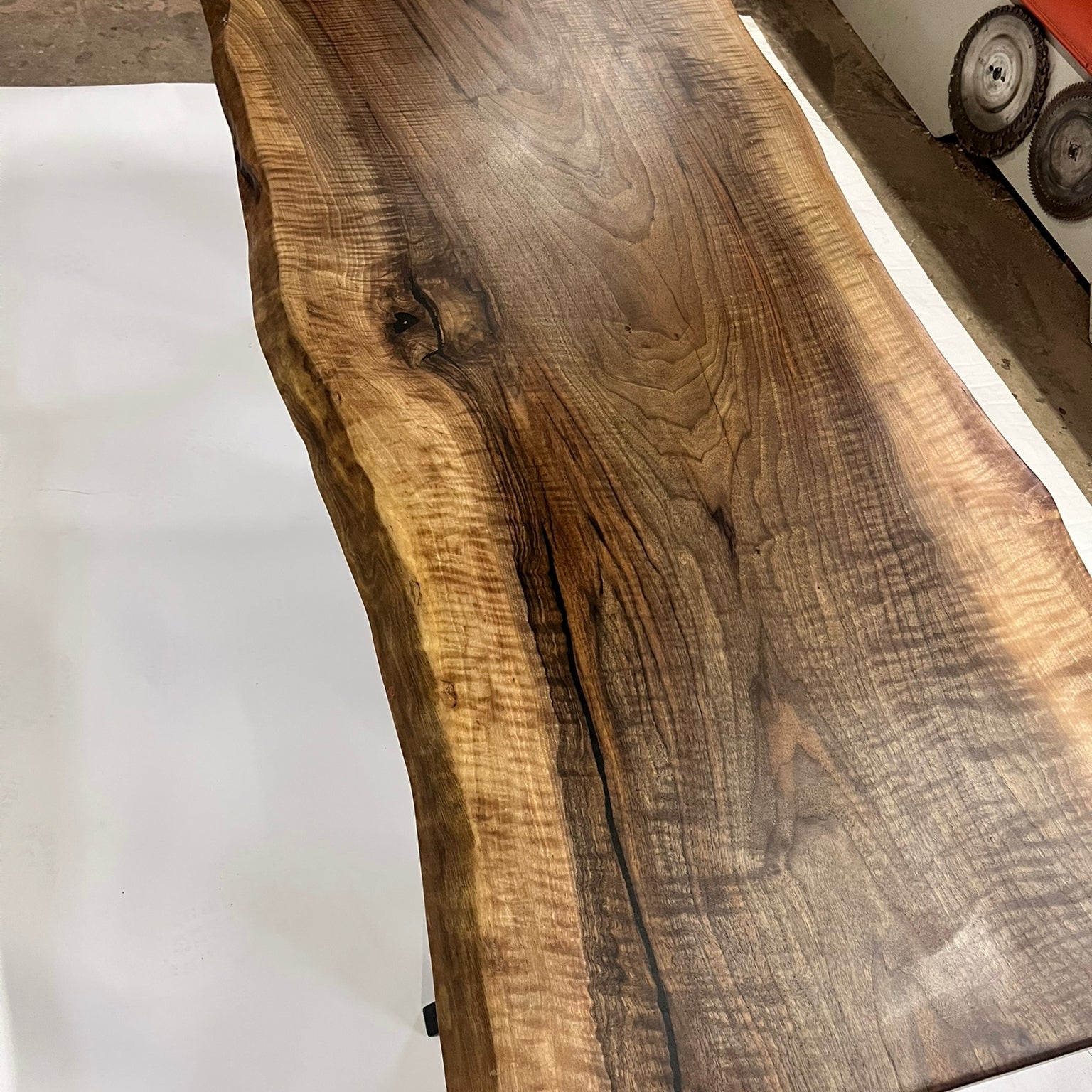 live-edge-dining-table-walnut_1.jpg