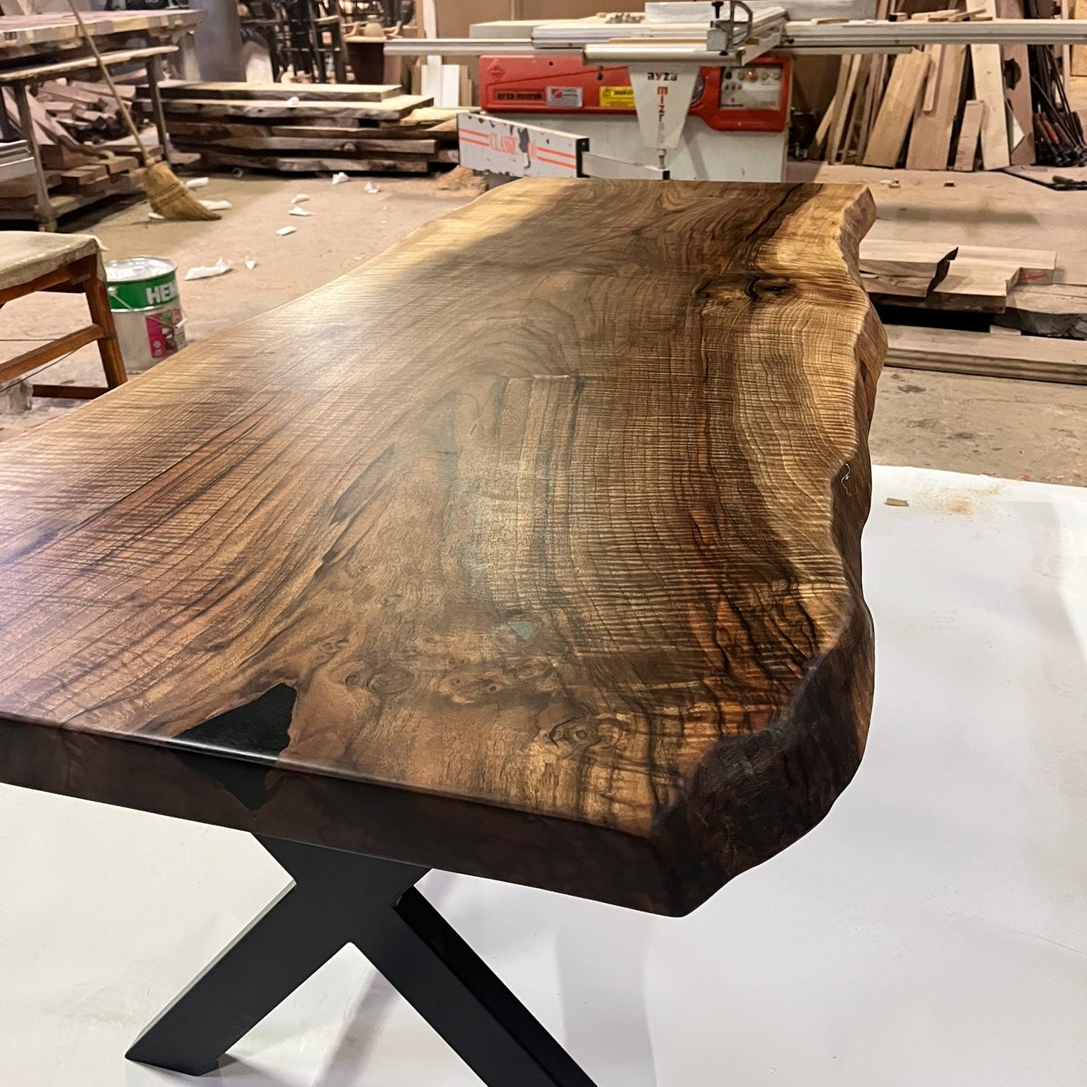 live-edge-dining-table-walnut_7.jpg